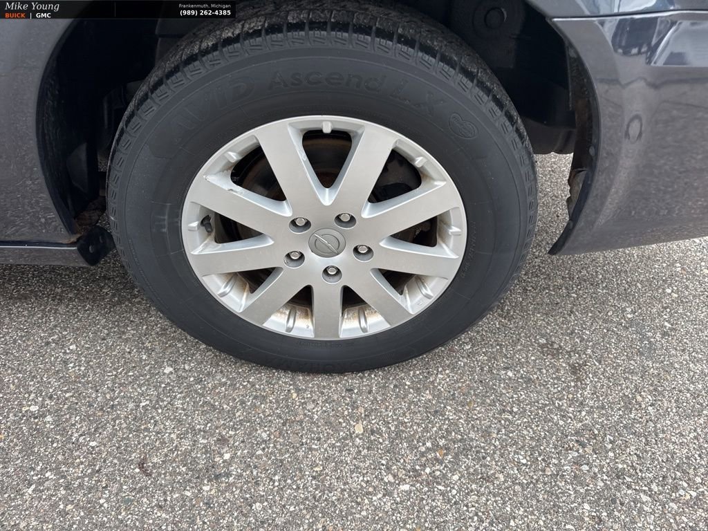 Used 2013 Chrysler Town & Country Touring image 9