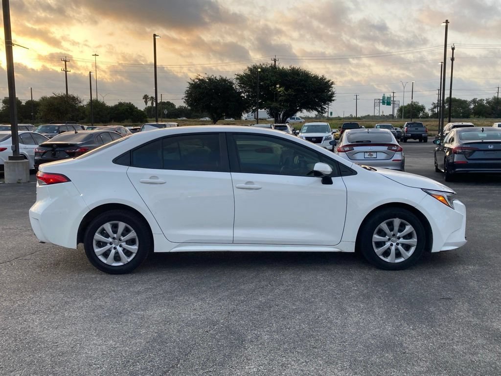 Used 2023 Toyota Corolla LE FWD image 3