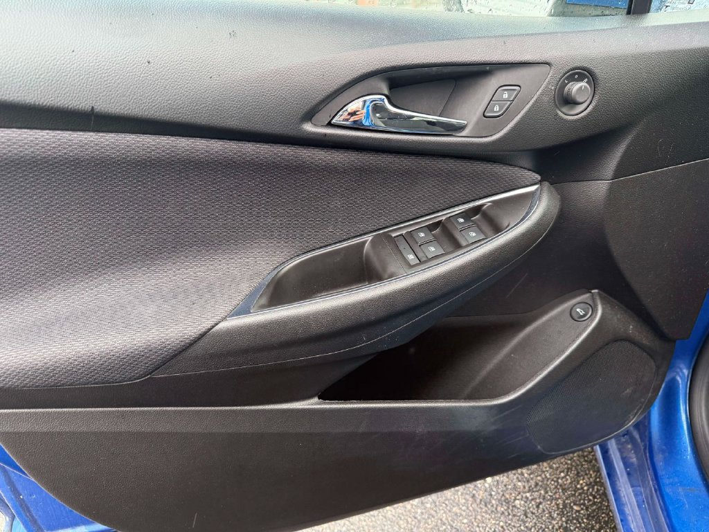 Used 2017 Chevrolet Cruze LT FWD image 9