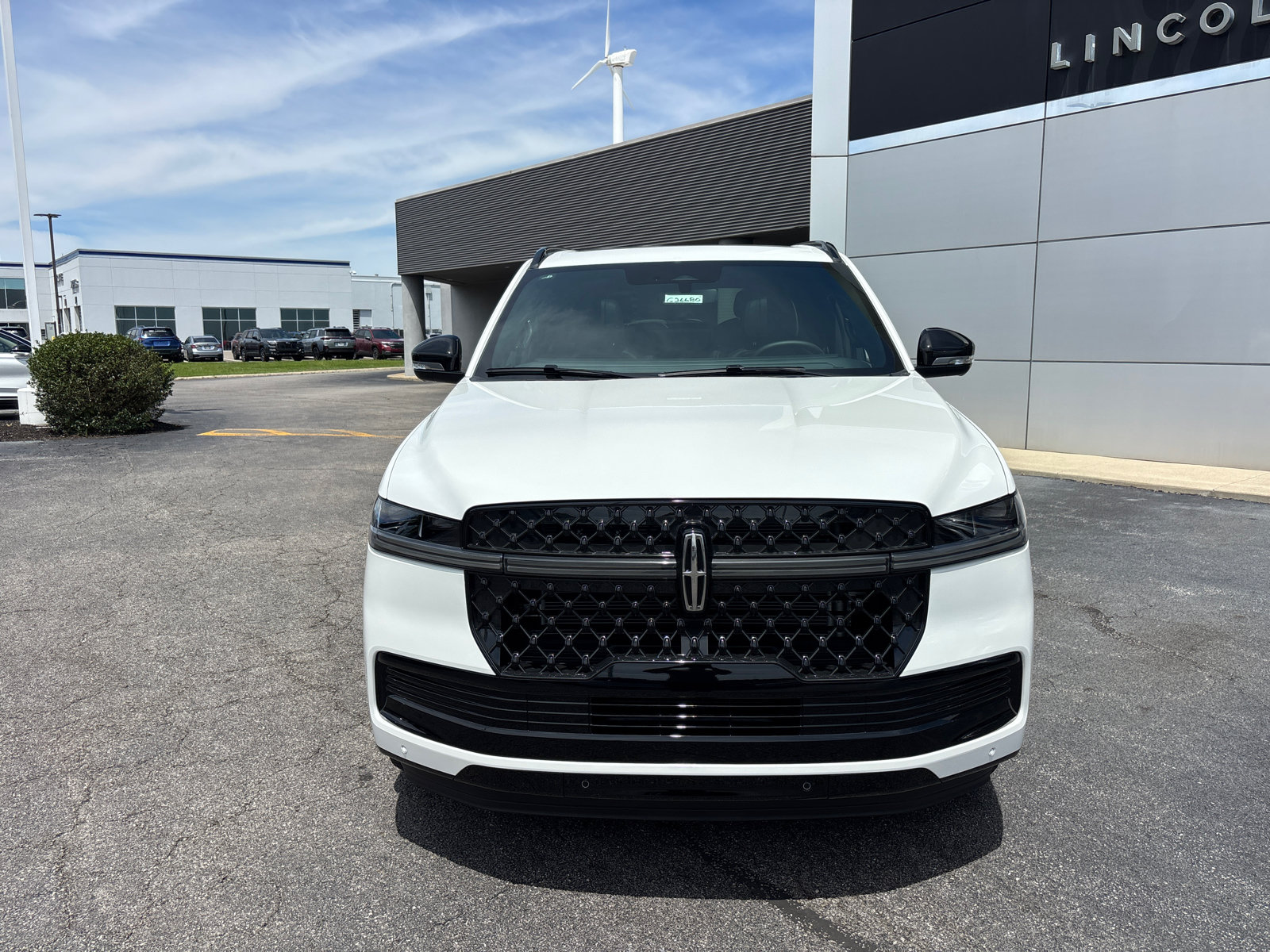 New 2026 Lincoln Navigator Reserve w/ Jet Appearance Package AWD/4WD image 2
