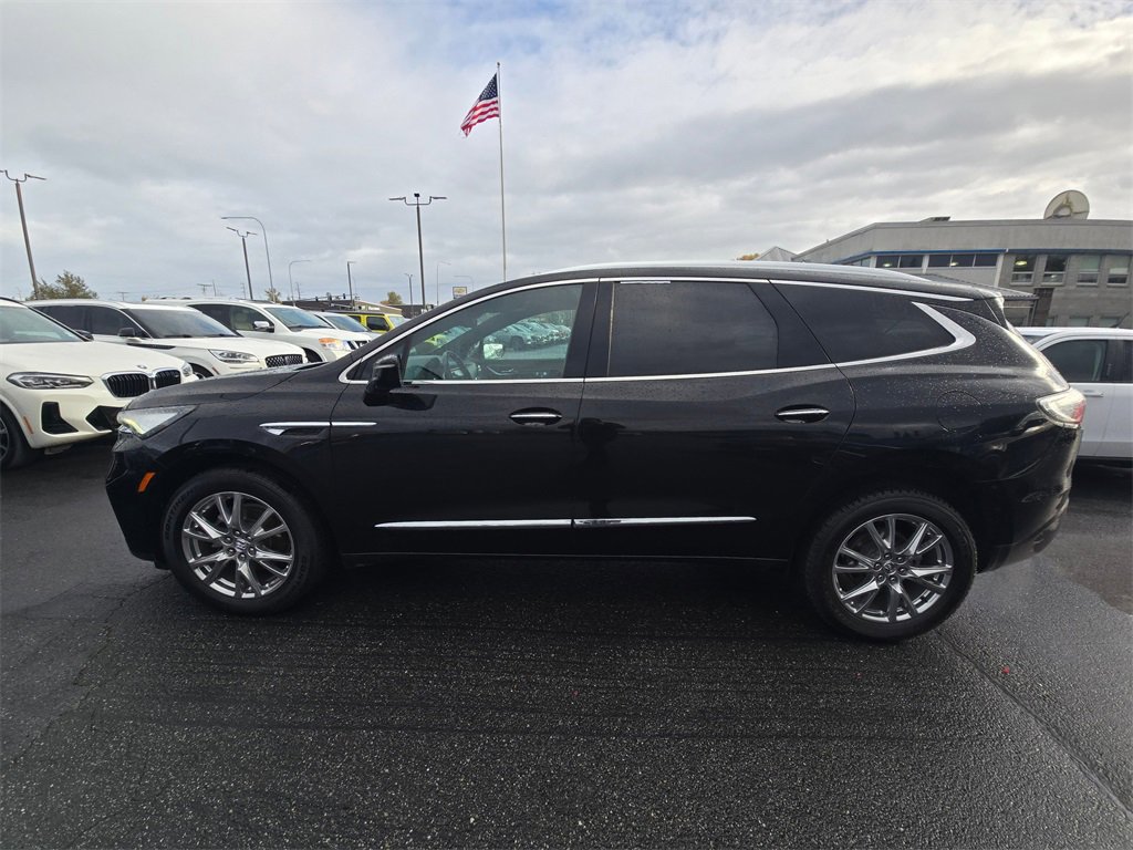 Used 2023 Buick Enclave Essence image 7