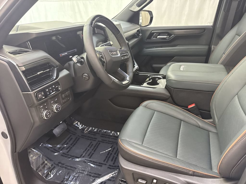 Used 2025 GMC Yukon AT4 w/ AT4 Premium Plus Package AWD/4WD image 12