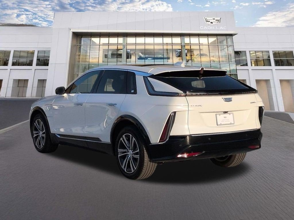 Certified 2024 Cadillac Lyriq Luxury AWD/4WD image 6