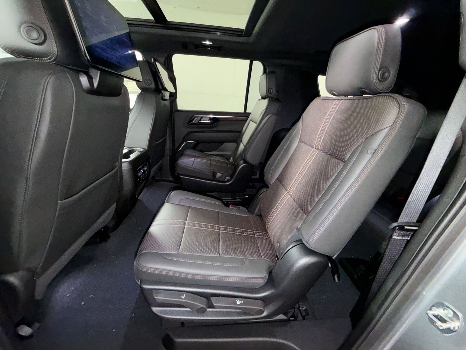 New 2026 Chevrolet Suburban High Country AWD/4WD image 25