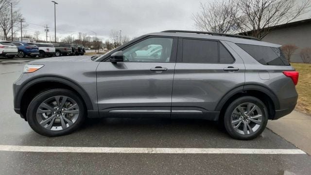 Used 2023 Ford Explorer XLT w/ Equipment Group 202A image 5