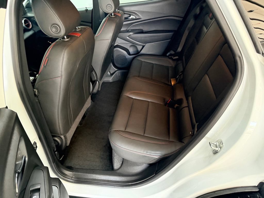 Used 2024 Chevrolet Trax RS w/ Sunroof Package FWD image 32