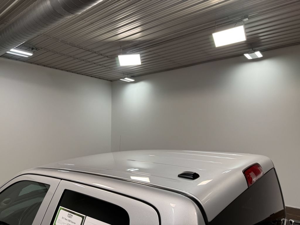 Used 2017 RAM 1500 Express RWD image 46