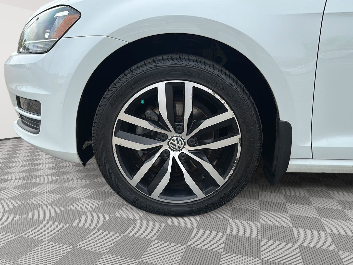 Used 2015 Volkswagen Golf SE FWD image 9