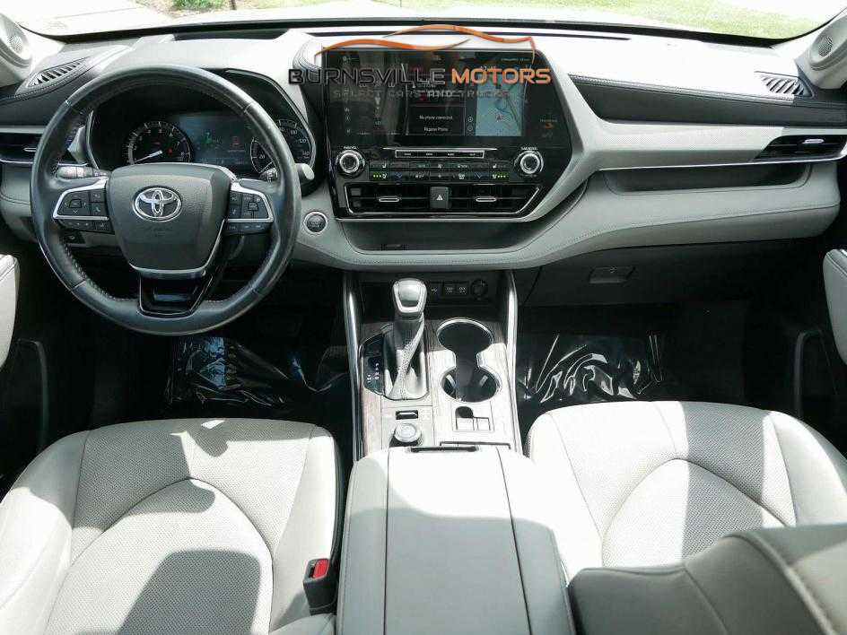 Used 2020 Toyota Highlander Platinum image 14