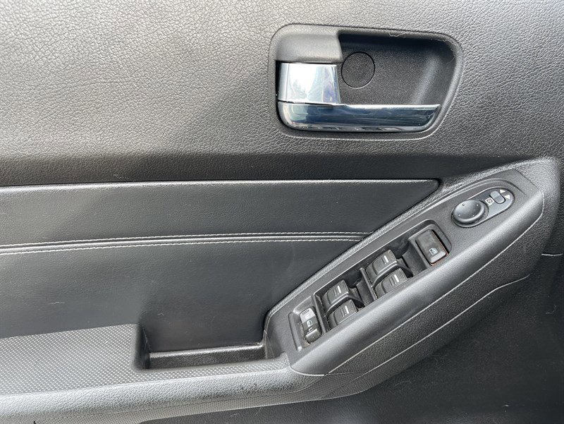 Used 2009 HUMMER H3T Alpha image 9