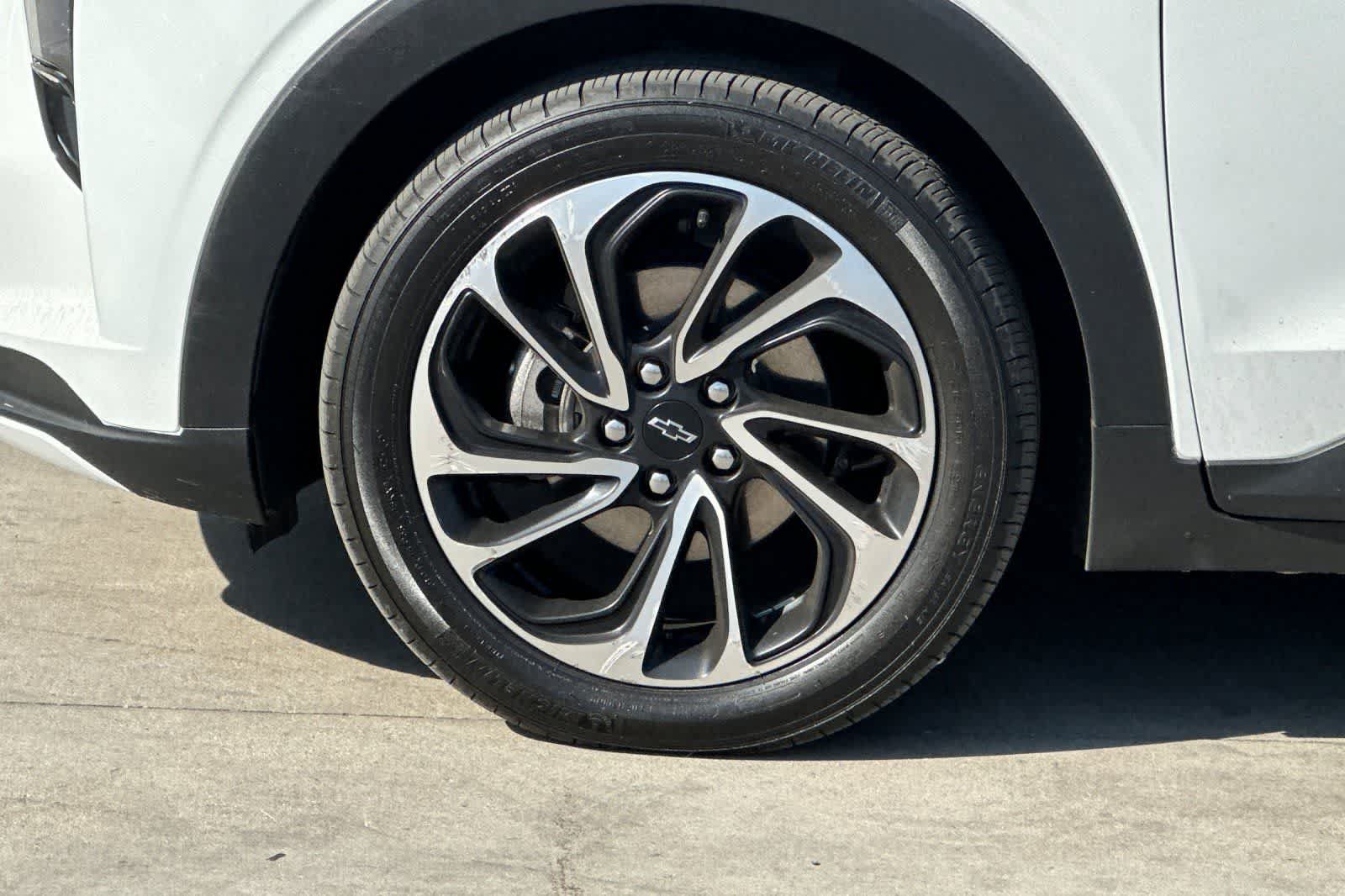 Used 2023 Chevrolet Bolt EUV Premier w/ Super Cruise Package FWD image 12