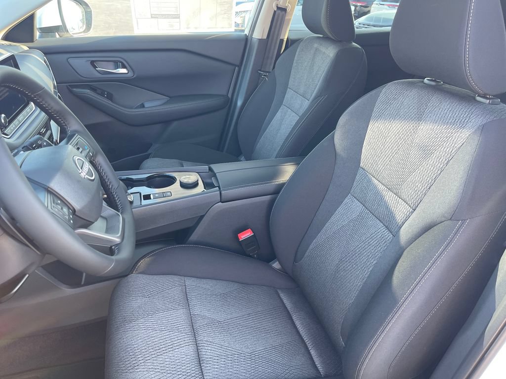 New 2026 Nissan Rogue SV w/ Cold Weather Package AWD/4WD image 13