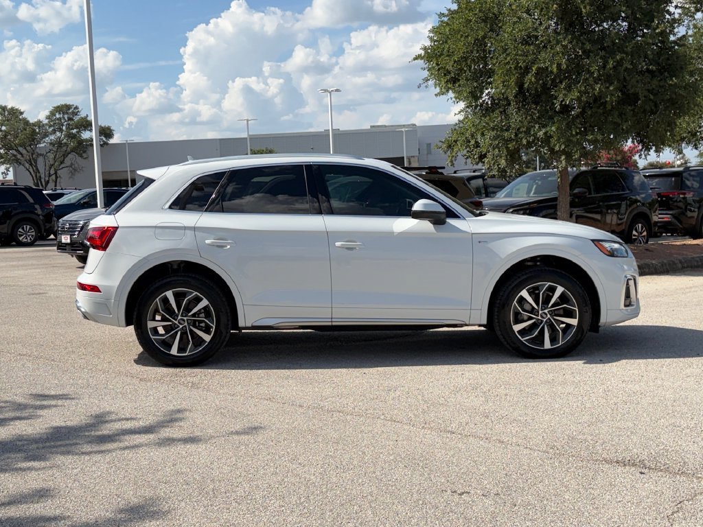 Used 2024 Audi Q5 2.0T Premium w/ Convenience Package AWD/4WD image 4