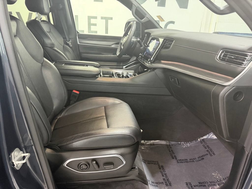 Used 2024 Jeep Wagoneer Series II AWD/4WD image 29