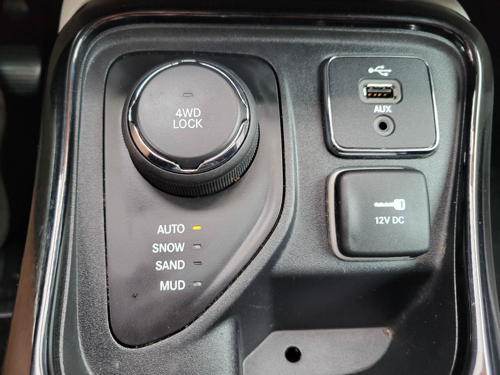 Used 2017 Jeep Compass Limited w/ Navigation Group AWD/4WD image 17