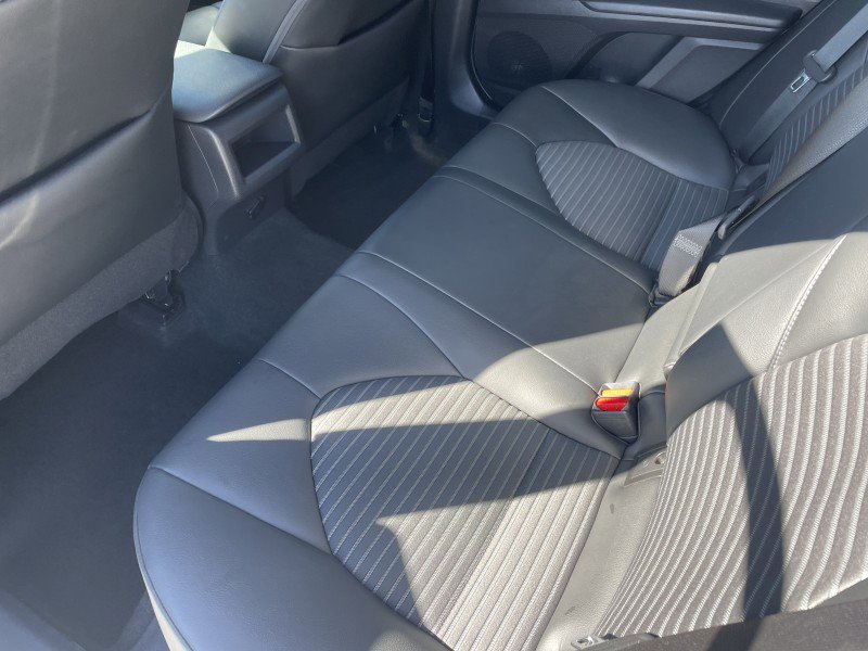 Used 2022 Toyota Camry SE w/ Convenience Package FWD image 12