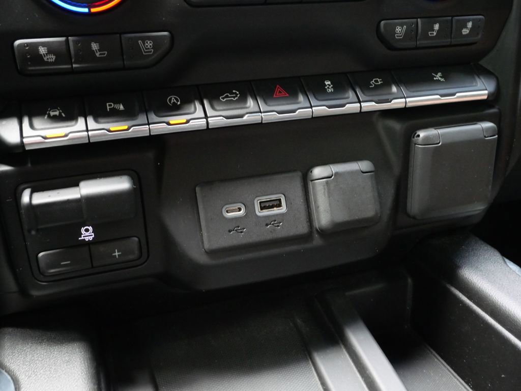 Used 2019 Chevrolet Silverado 1500 High Country w/ Technology Package AWD/4WD image 25