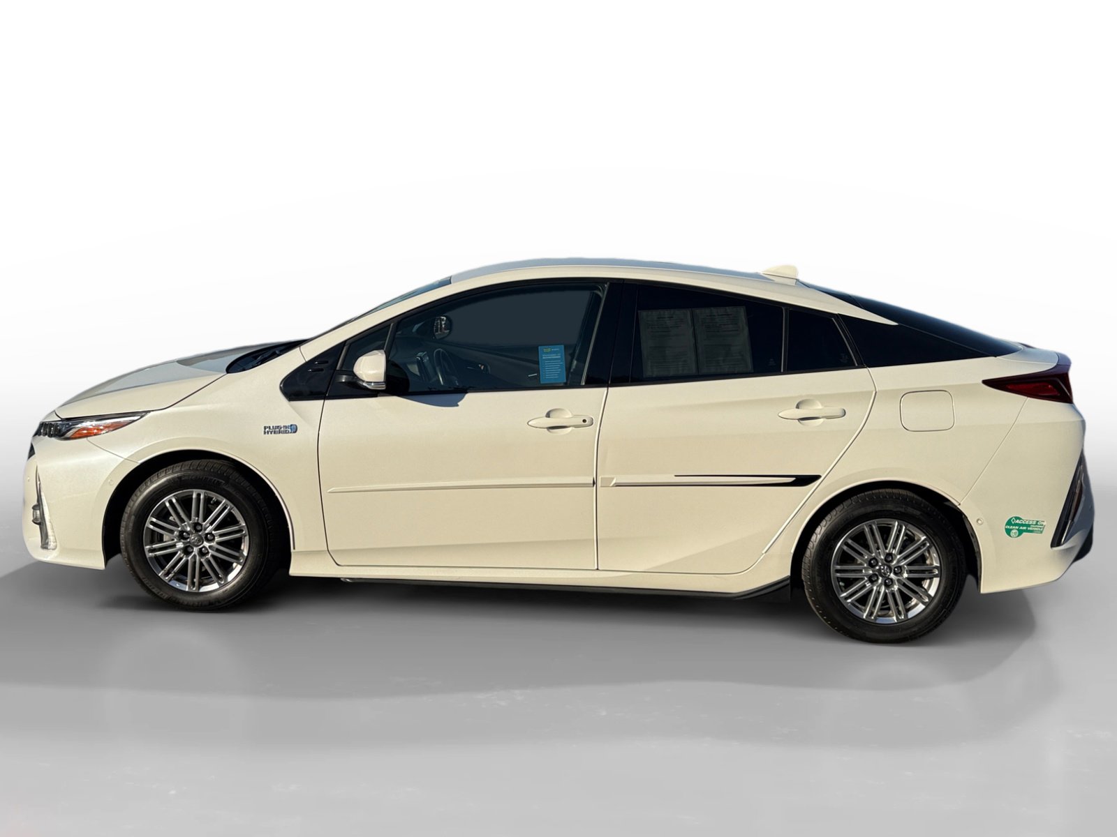 Used 2017 Toyota Prius Prime Advanced image 2