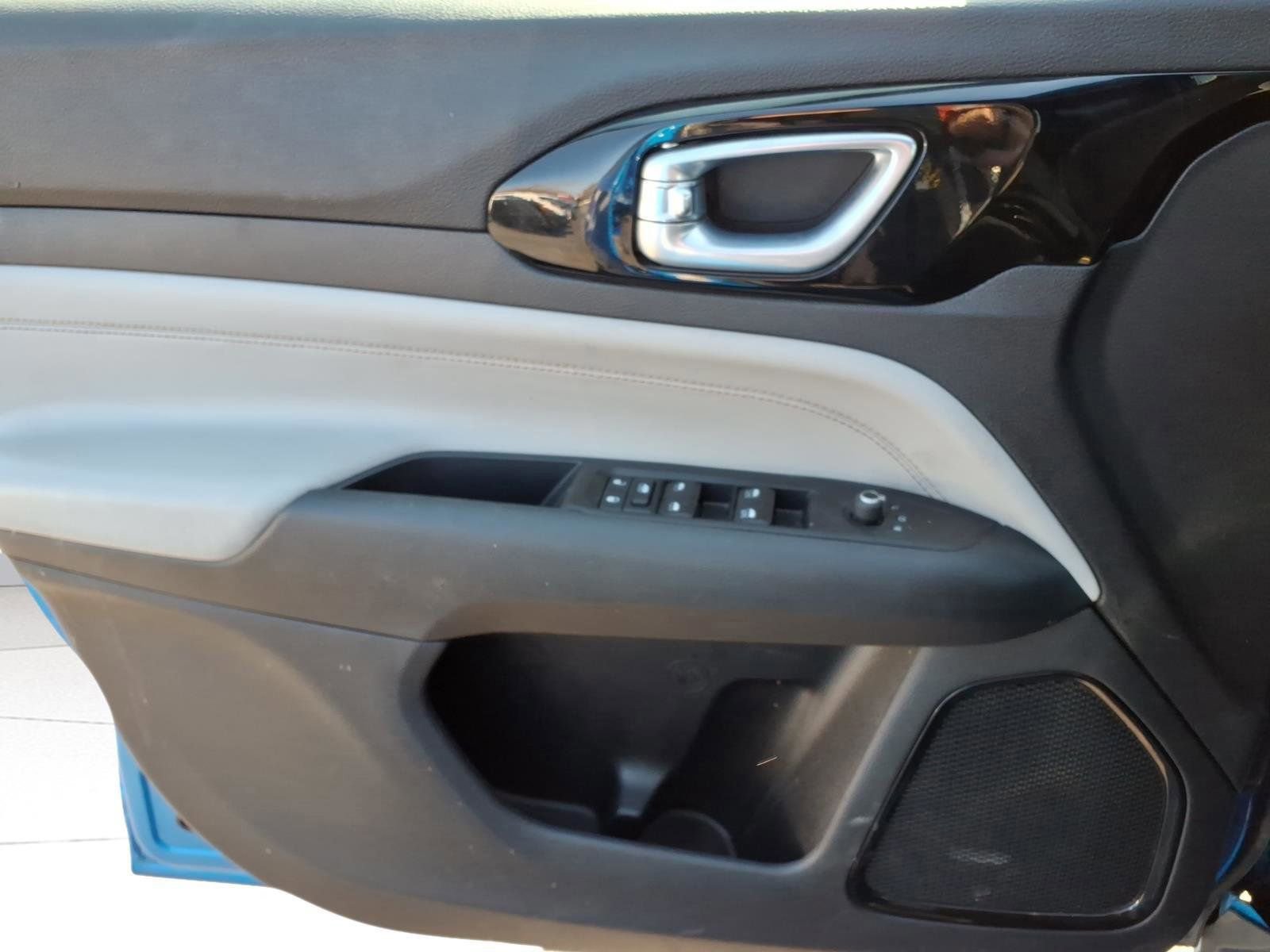 Used 2022 Jeep Compass Limited image 17