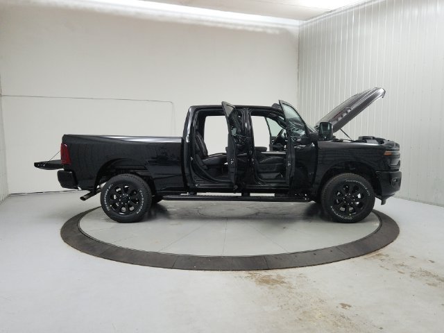 New 2026 RAM 2500 Laramie AWD/4WD image 17