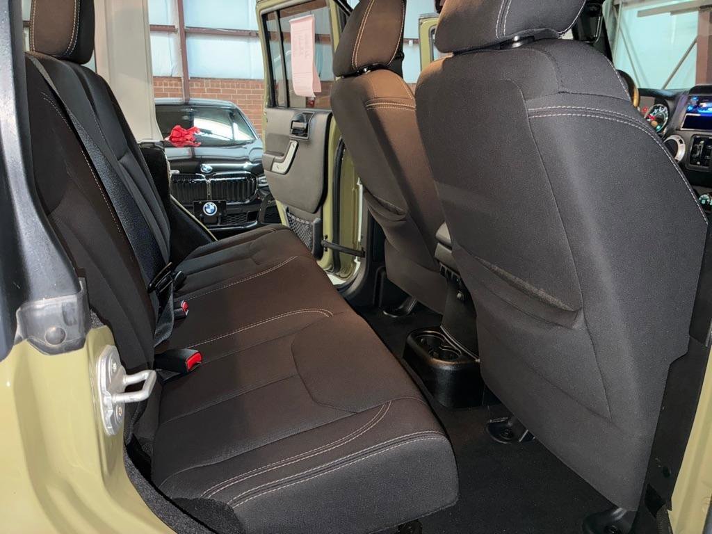 Used 2013 Jeep Wrangler Unlimited Rubicon image 35