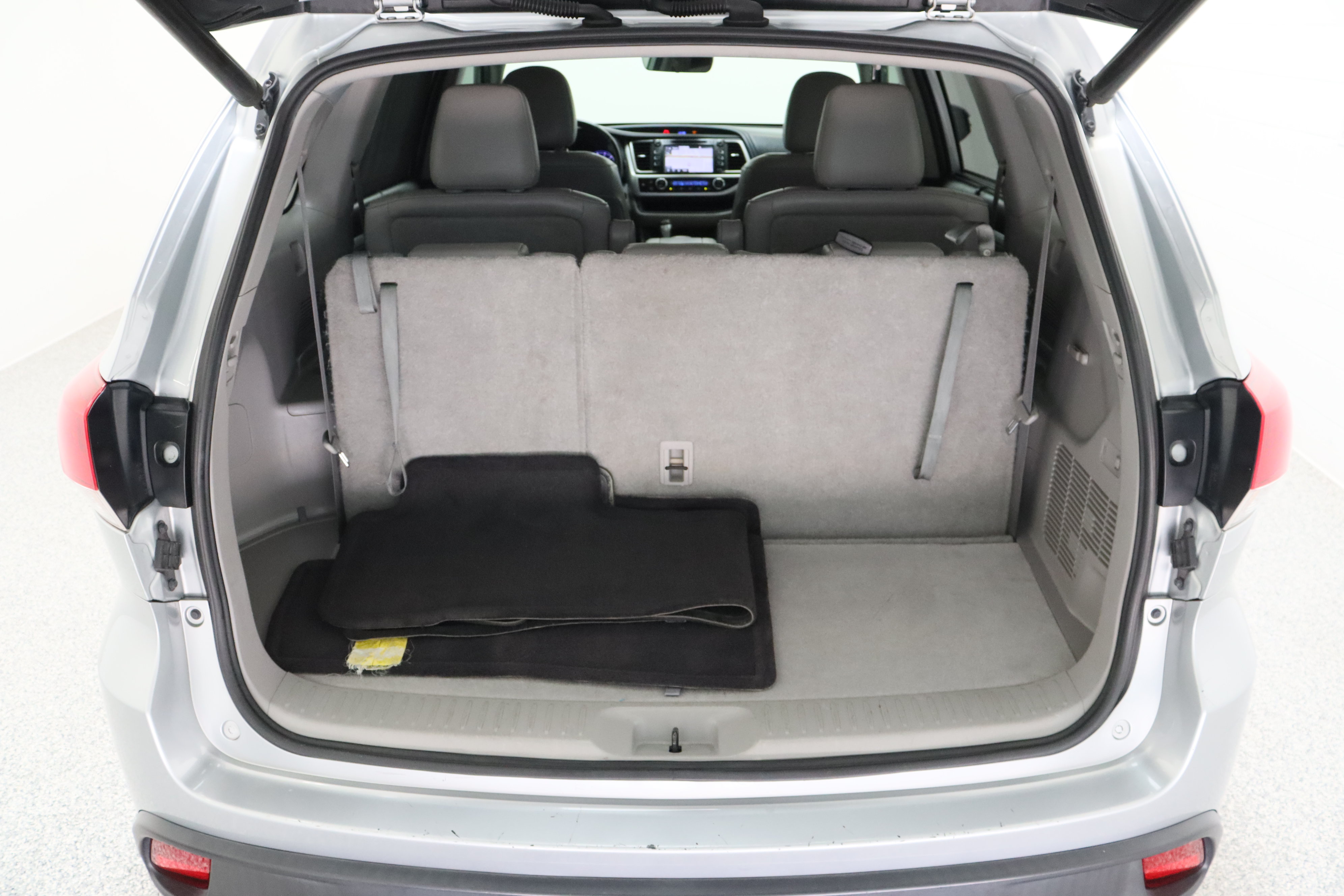 Used 2019 Toyota Highlander XLE FWD image 36