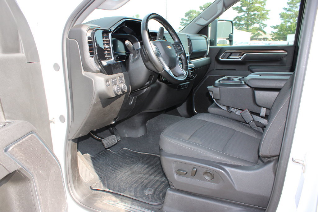 Used 2025 Chevrolet Silverado 3500 LT w/ Convenience Package AWD/4WD image 10