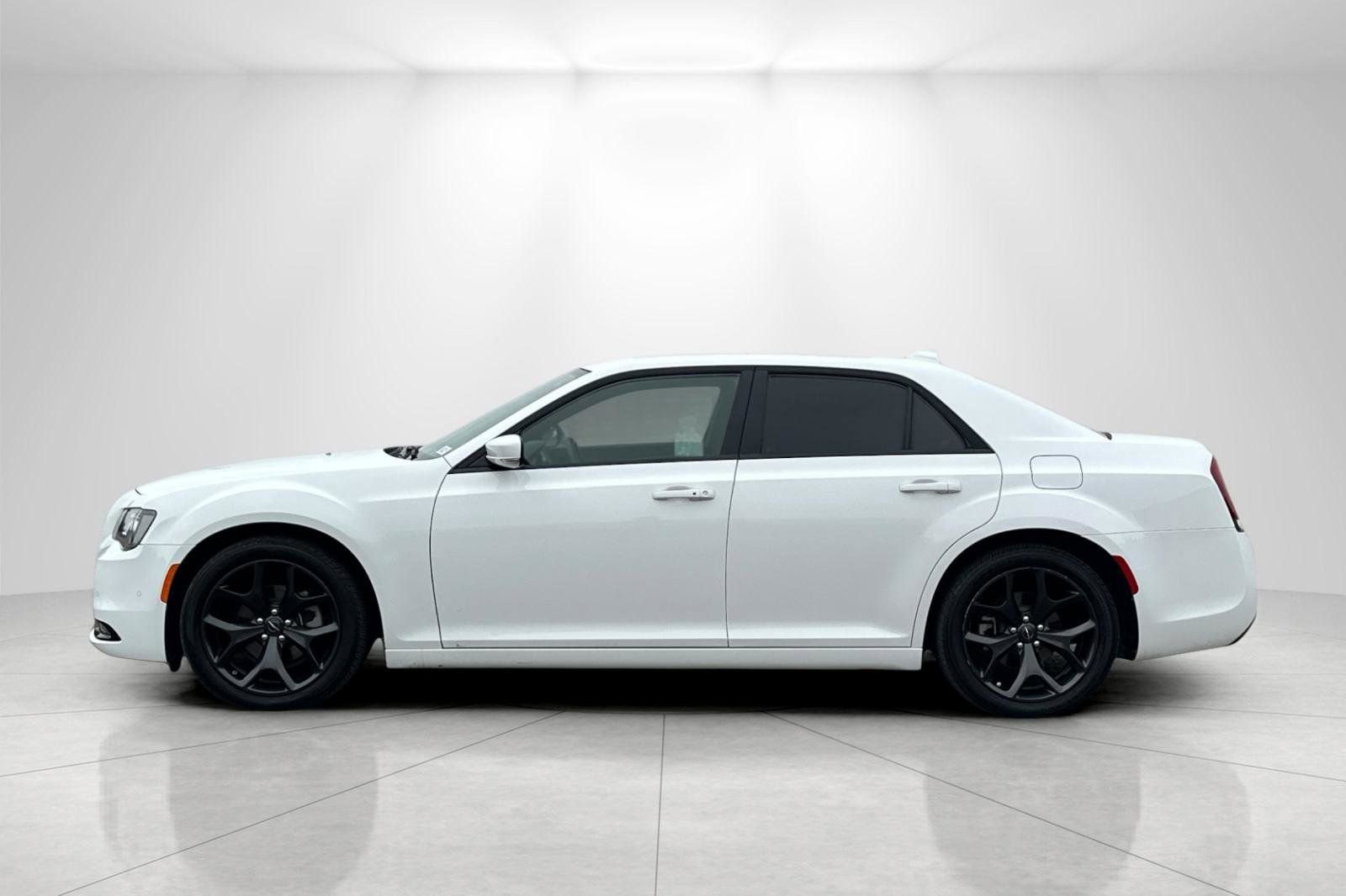Used 2023 Chrysler 300 S w/ Comfort Group RWD image 6