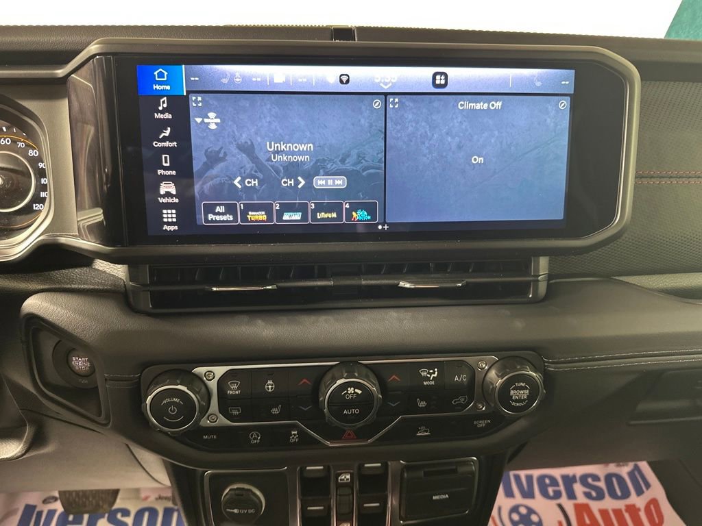 Used 2024 Jeep Wrangler Unlimited Rubicon w/ Convenience Group image 28