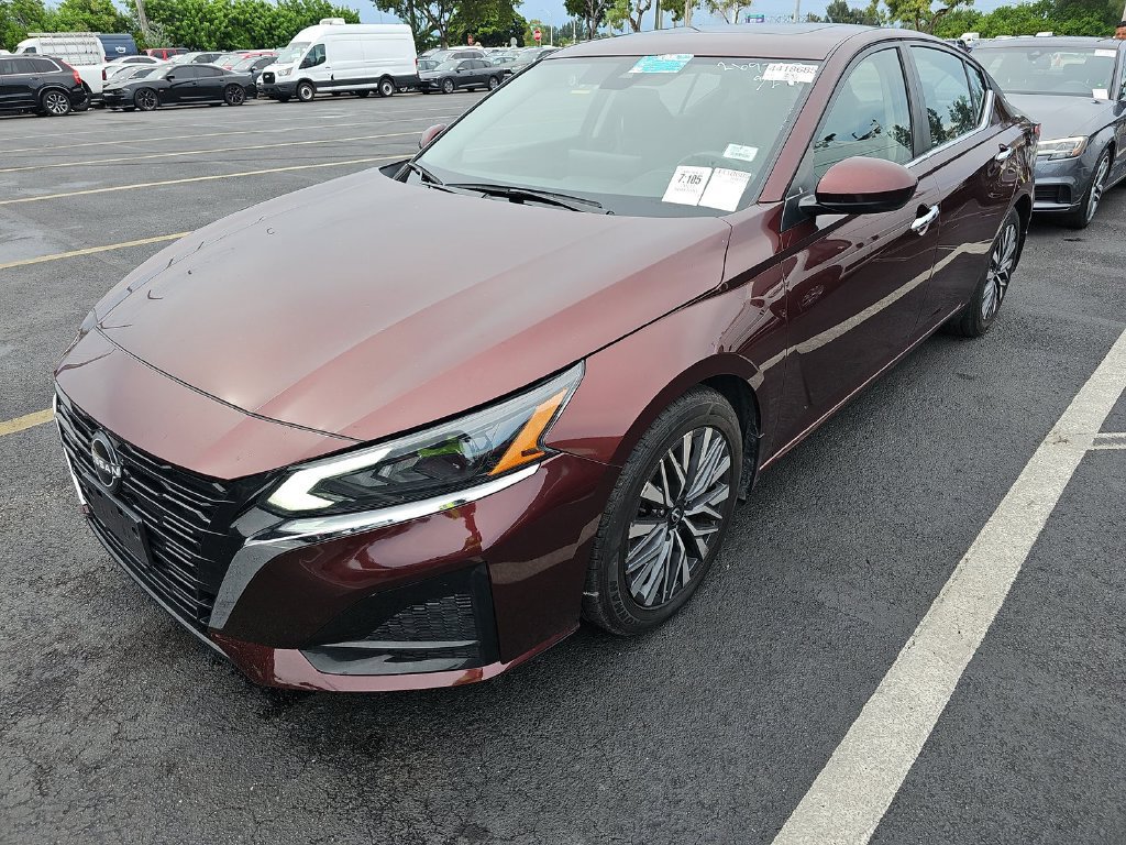 Used 2023 Nissan Altima 2.5 SV w/ SV Premium Package FWD image 8