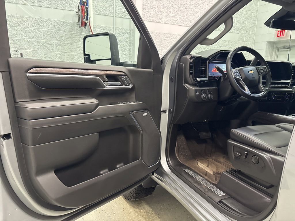 Used 2024 Chevrolet Silverado 2500 LTZ w/ LTZ Convenience Package image 14