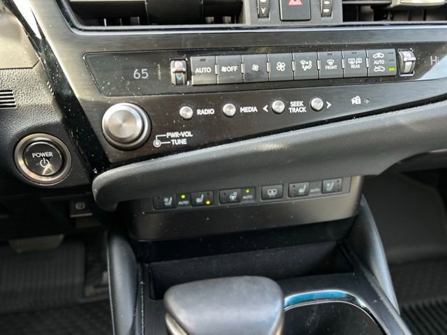 Certified 2024 Lexus ES 300h w/ Luxury Package image 25