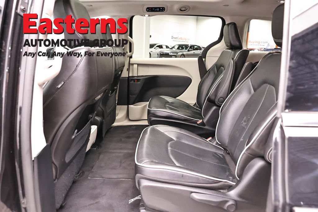 Used 2023 Chrysler Pacifica Limited FWD image 23