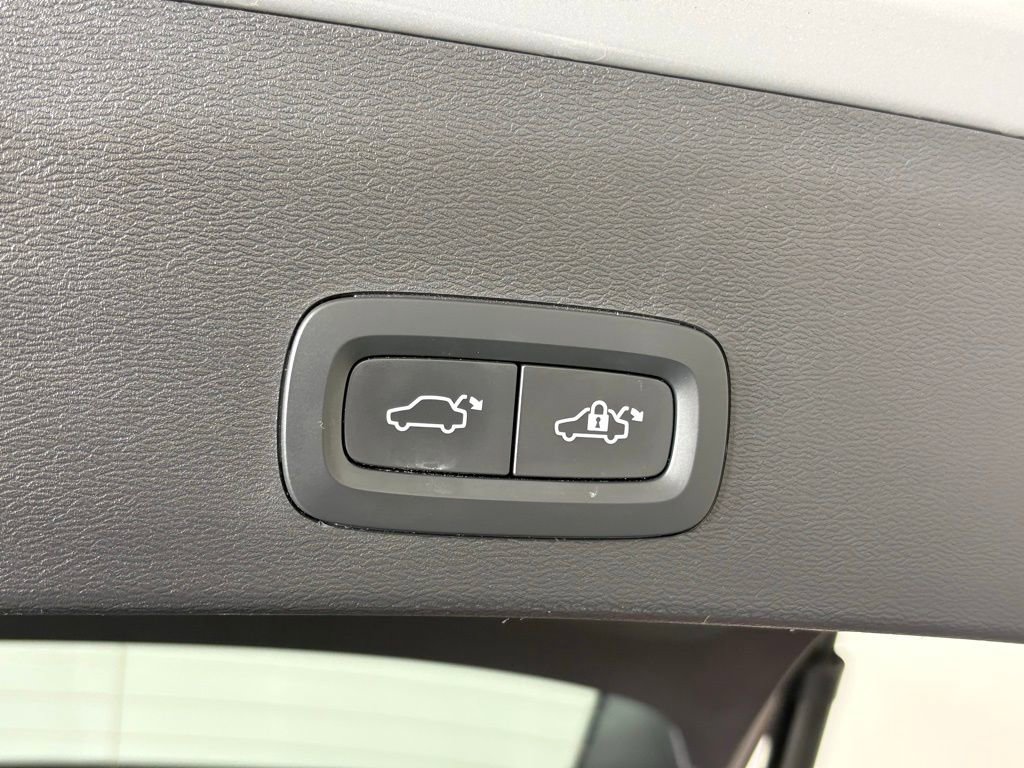 Used 2023 Volvo XC40 B5 Plus w/ Protection Package image 38