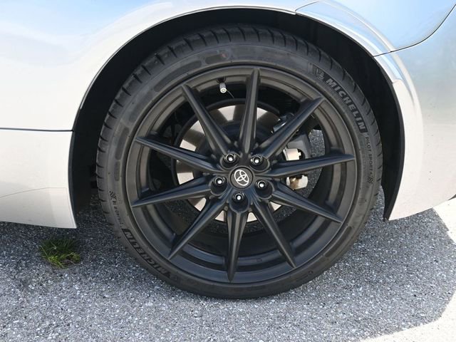 Used 2022 Toyota GR86 Premium image 9