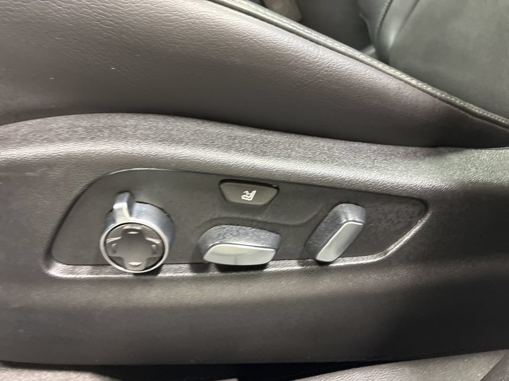 Used 2019 Cadillac XT4 Premium Luxury AWD/4WD image 11