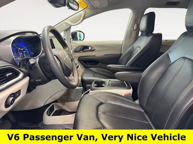 Used 2024 Chrysler Pacifica Touring-L image 5