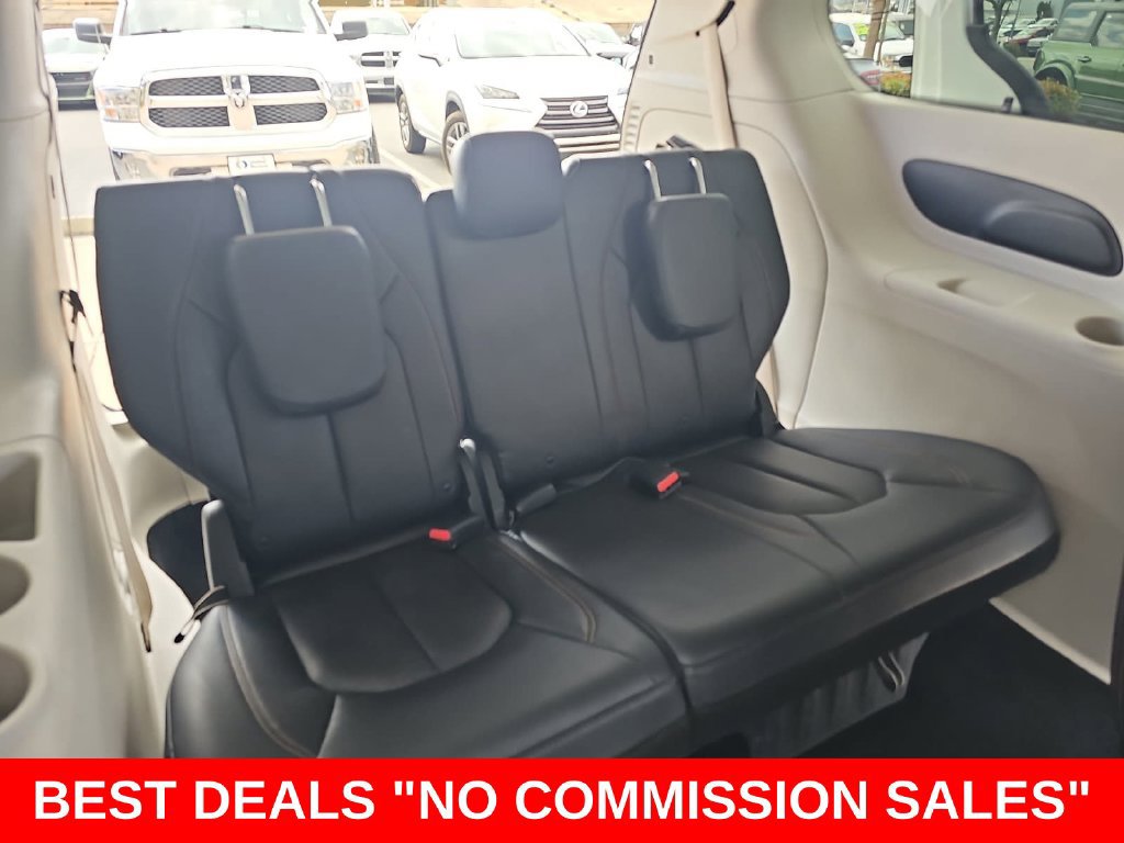Used 2018 Chrysler Pacifica Touring-L FWD image 12