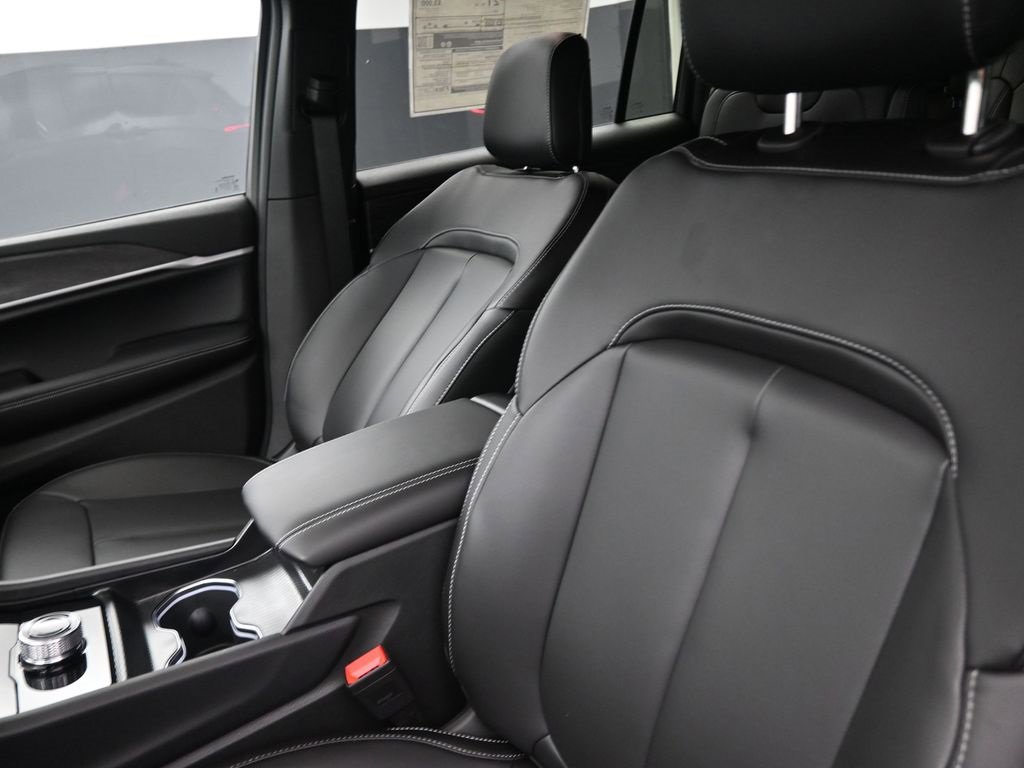 New 2025 Jeep Grand Cherokee L Limited w/ Black Appearance Package image 31