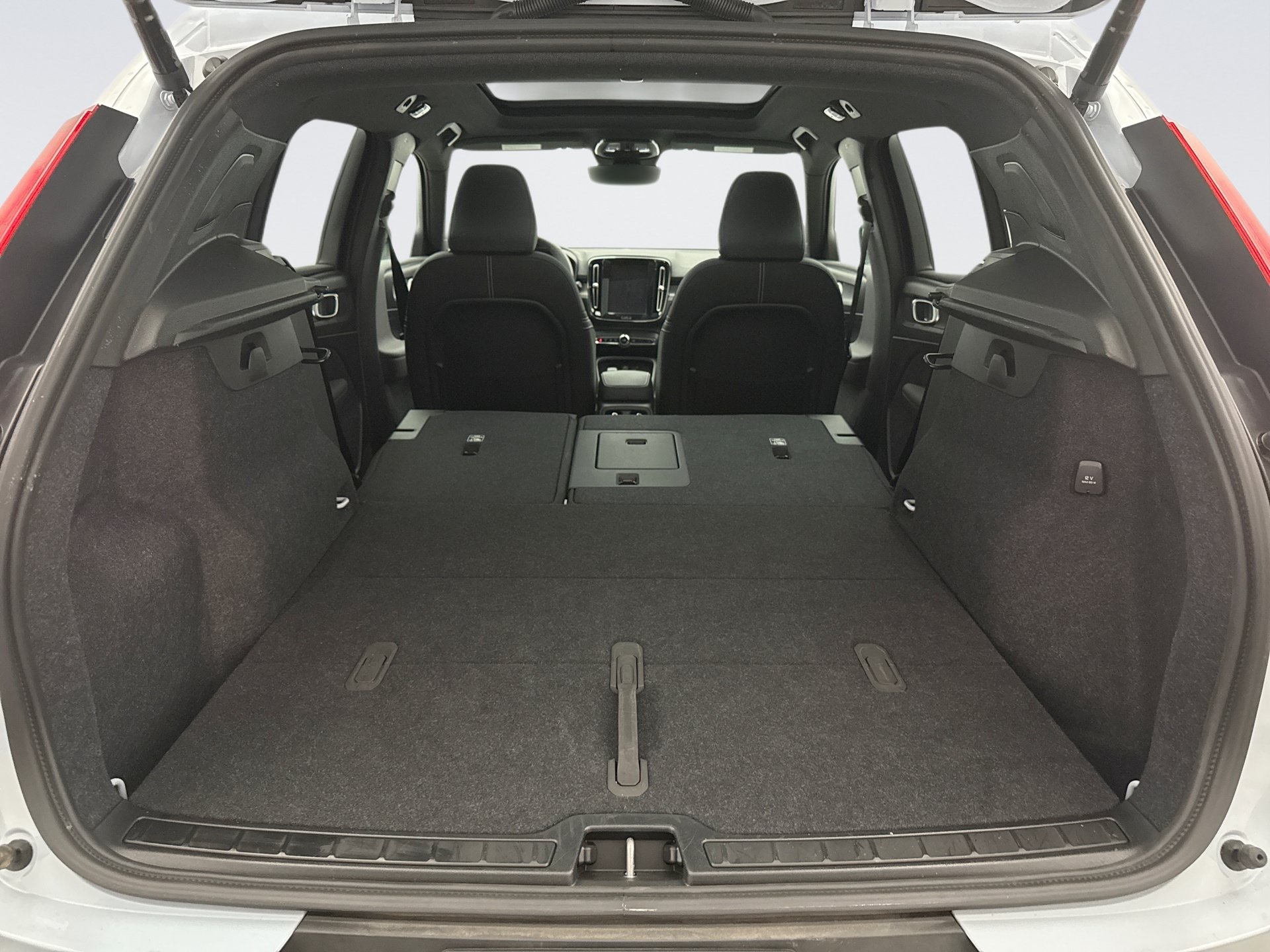 Used 2025 Volvo XC40 B5 Plus AWD/4WD image 22