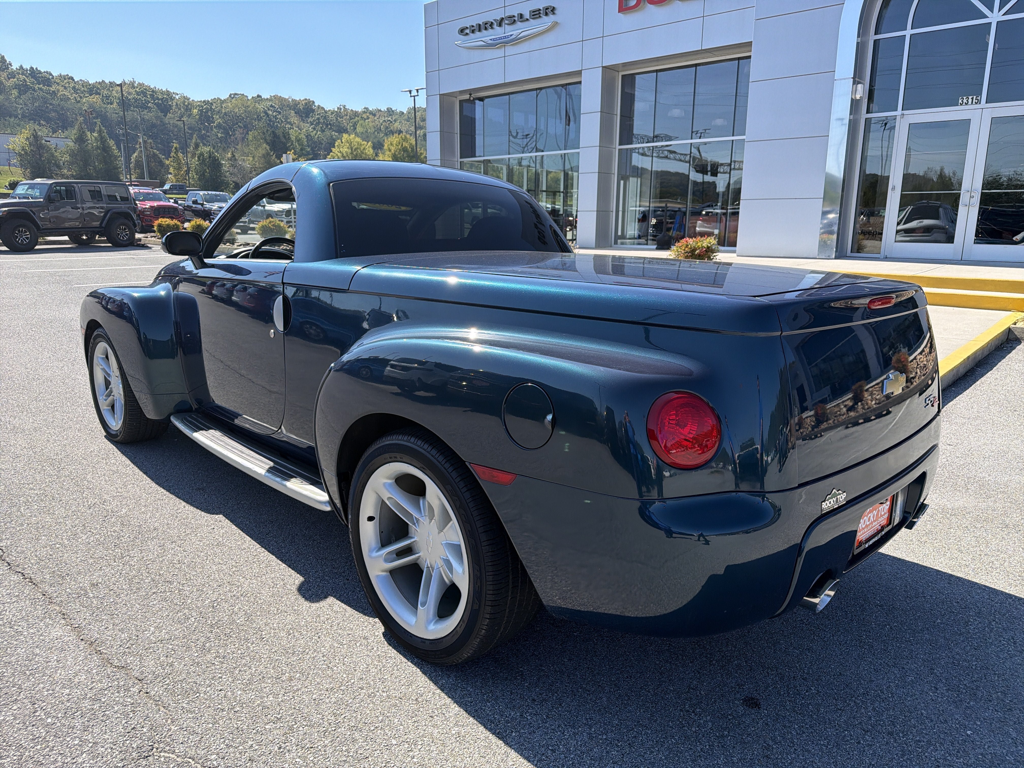 Used 2005 Chevrolet SSR w/ Preferred Equipment Group RWD image 11