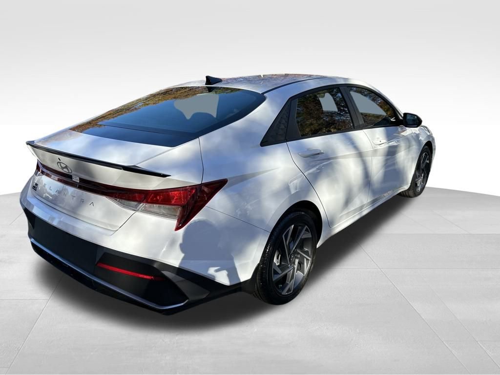 Certified 2025 Hyundai Elantra Sport image 5