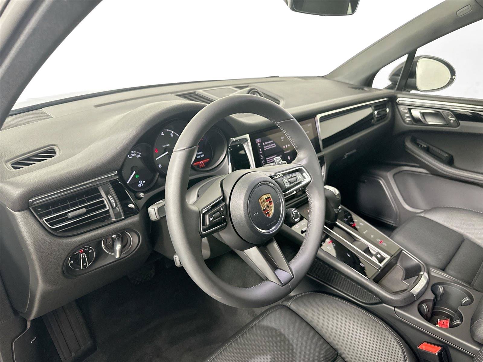 Certified 2026 Porsche Macan Turbo AWD/4WD image 4