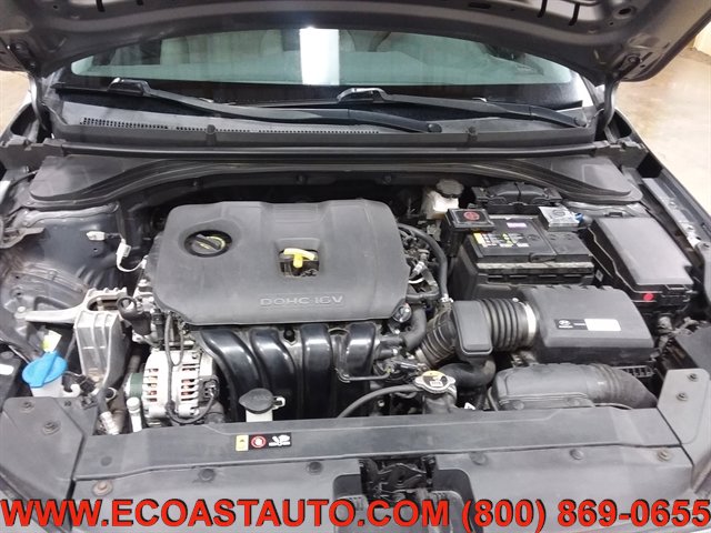 Used 2019 Hyundai Elantra SE FWD image 9