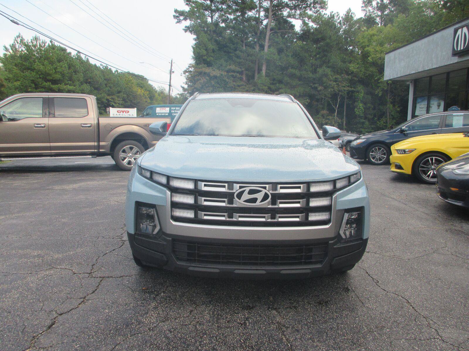 Used 2025 Hyundai Santa Cruz SEL FWD image 2