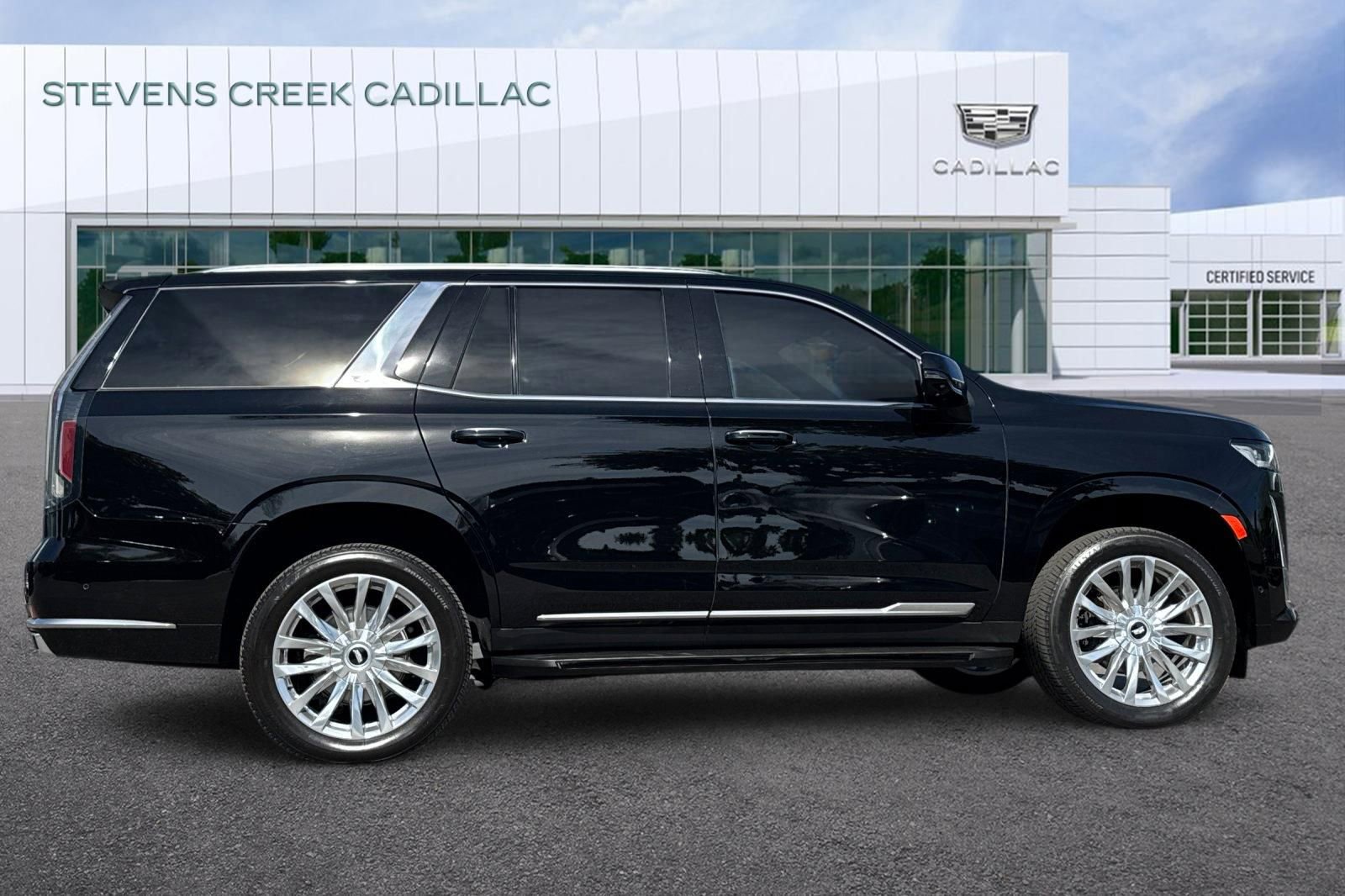 Used 2023 Cadillac Escalade Premium Luxury image 2