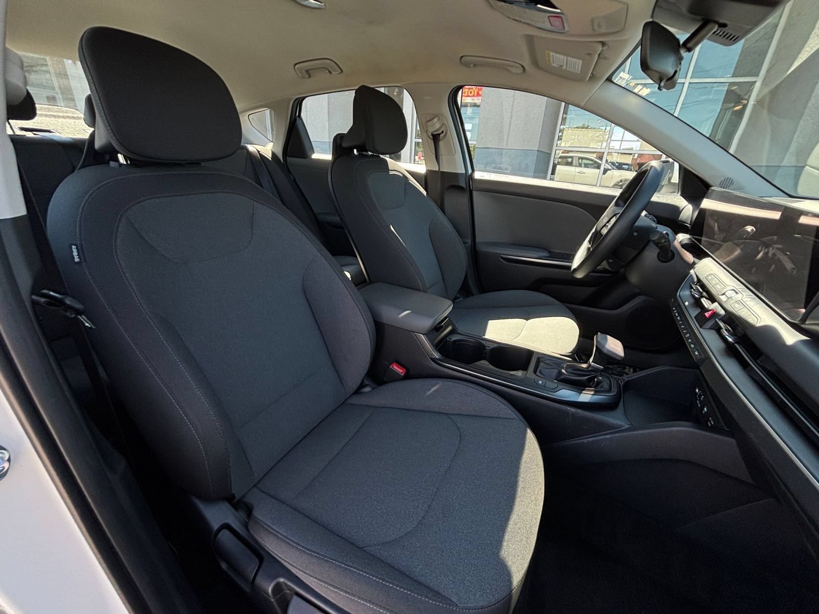 Used 2025 Kia K4 FWD image 35