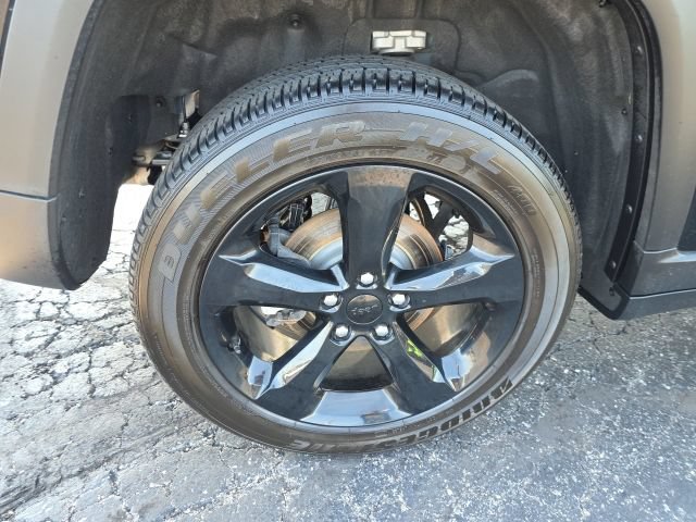 Used 2025 Jeep Grand Cherokee Altitude AWD/4WD image 43