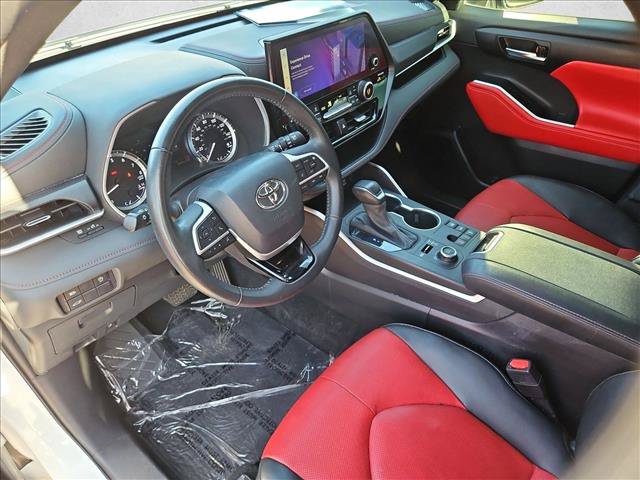 Used 2024 Toyota Highlander XSE AWD/4WD image 13
