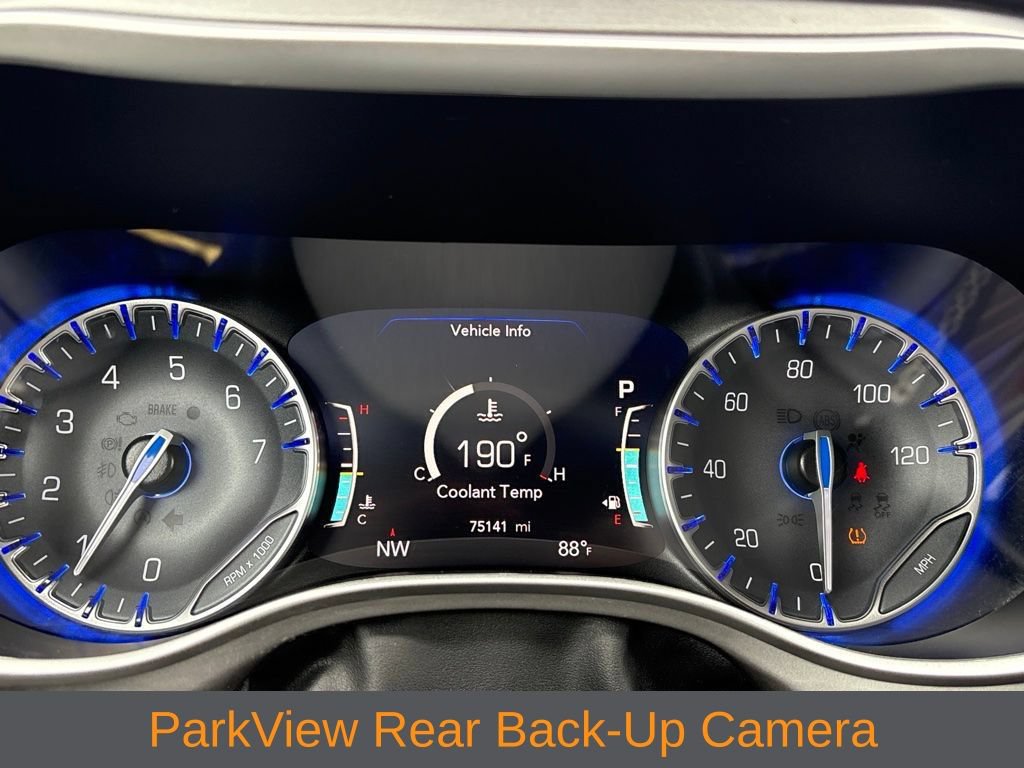Used 2023 Chrysler Pacifica Touring-L FWD image 8